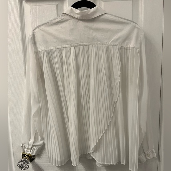 🌟HOST PICK🌟 Zara White Button Down with Pleated Chiffon Back - Picture 3 of 8